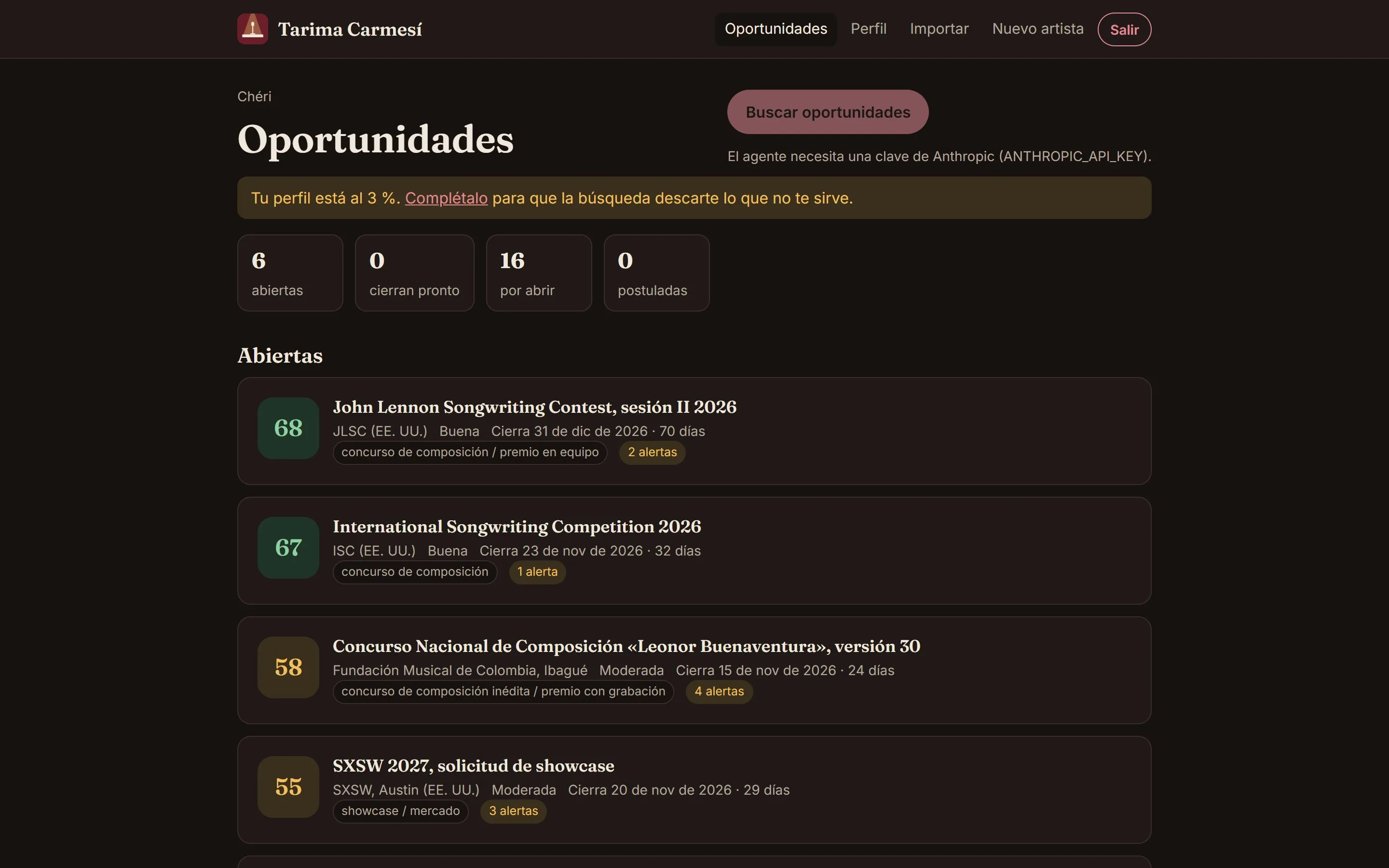 Panel de oportunidades de Tarima Carmesí: conteo de convocatorias abiertas y por abrir, y luego las abiertas ordenadas por puntaje, cada una con su organizador, veredicto, plazo y alertas.